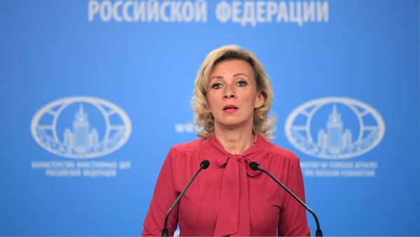 Официальный представитель Министерства иностранных дел России Мария Захарова во время брифинга в Москве - Sputnik Азербайджан