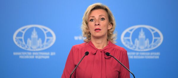 Официальный представитель Министерства иностранных дел России Мария Захарова во время брифинга в Москве - Sputnik Азербайджан
