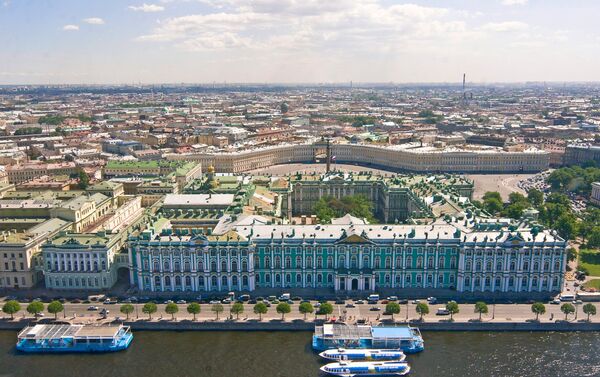 Вид на Зимний дворец и Дворцовую площадь - Sputnik Азербайджан