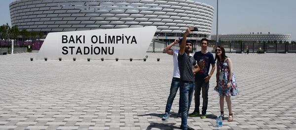 Bakı Olimpiya Stadionunun qarşısı Bakı Olimpiya Stadionunun qarşısı - Sputnik Азербайджан