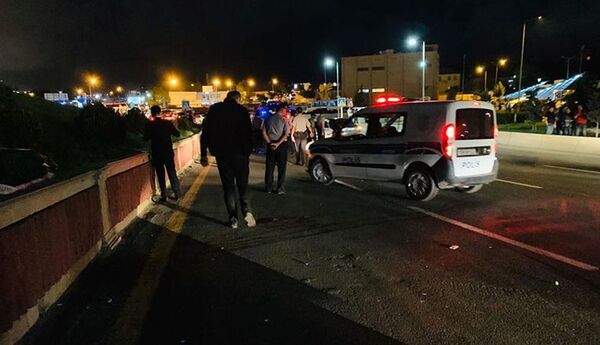 В Баку мужчина зарезал жену посреди улицы В Баку мужчина зарезал жену посреди улицы - Sputnik Азербайджан
