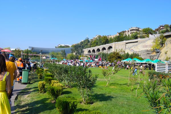 Turistlərin sevimli bayramı - Tbilisoba 2019 - Sputnik Азербайджан