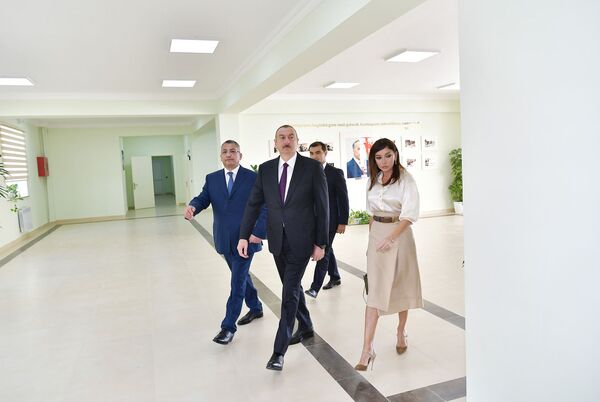 Prezident və birinci xanım “Qobu Park-2” yaşayış kompleksinin açılışında - FOTOLAR Prezident və birinci xanım “Qobu Park-2” yaşayış kompleksinin açılışında - FOTOLAR - Sputnik Azərbaycan