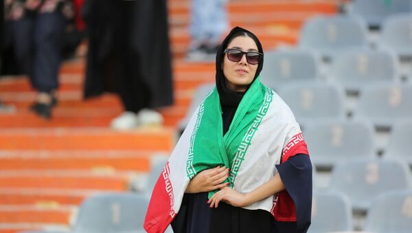 Иранская болельщица на Чемпионате мира по футболу - Sputnik Азербайджан