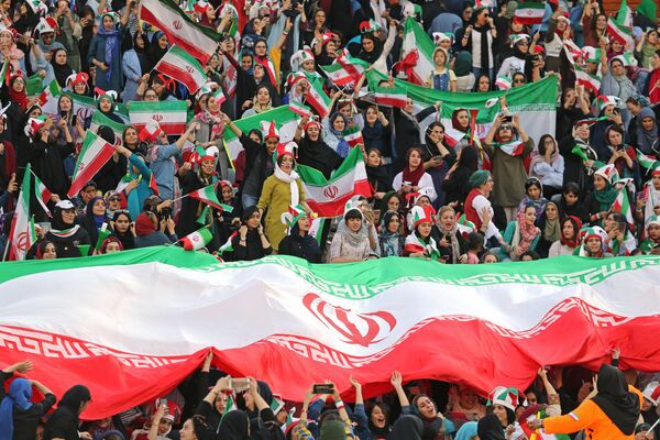 Иранские болельщицы на Чемпионате мира по футболу - Sputnik Азербайджан