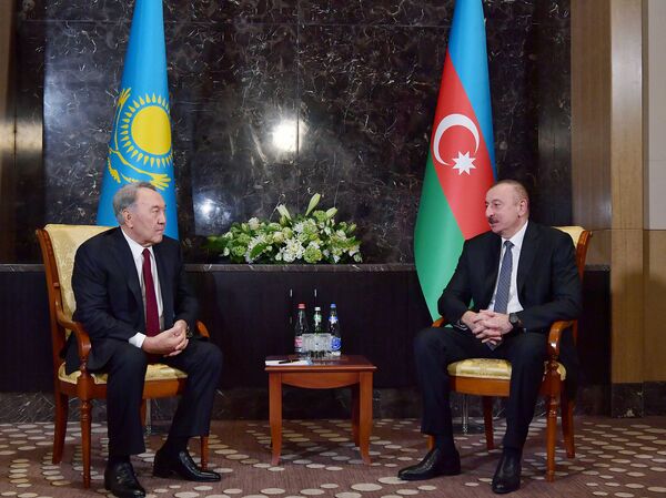 İlham Əliyev Nursultan Nazarbayevlə görüşüb İlham Əliyev Nursultan Nazarbayevlə görüşüb - Sputnik Azərbaycan