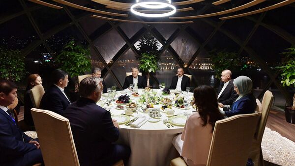 Состоялся совместный ужин Президента Ильхама Алиева с главами государств и правительств, участвующими в VII Саммите Тюркского совета - Sputnik Азербайджан