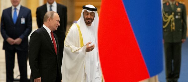 Президент России Владимир Путин и наследный принц Абу-Даби Мухаммед бен Заид ан-Нахайян - Sputnik Азербайджан