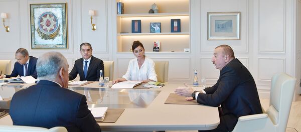 Prezident İlham Əliyevin yanında sosial-iqtisadi sahə ilə bağlı müşavirə keçirilib Prezident İlham Əliyevin yanında sosial-iqtisadi sahə ilə bağlı müşavirə keçirilib - Sputnik Азербайджан
