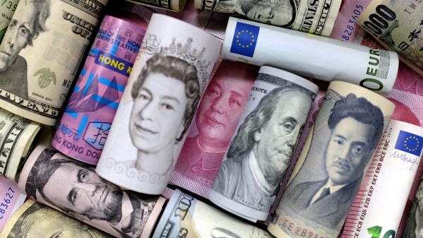 Евро, гонконгский доллар, доллар США, японская иена, британский фунт и китайский юань - Sputnik Azərbaycan