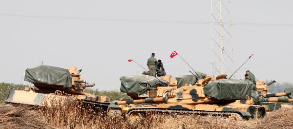 Türkiyə tankları Suriya ilə sərhəd Şanlıurfa vilayətində, arxiv şəkli - Sputnik Азербайджан