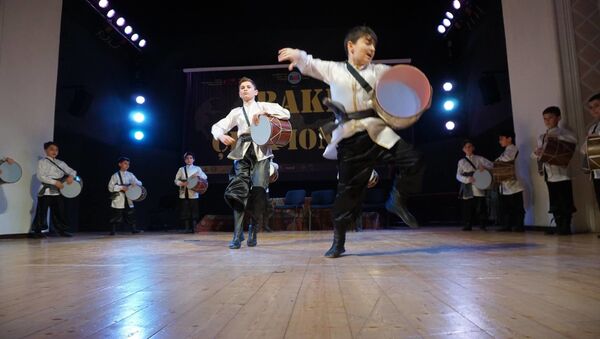 Молодые танцоры, фото из архива - Sputnik Азербайджан