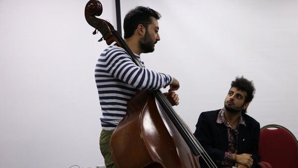 В рамках XIV Бакинского международного джаз-фестиваля прошел концерт, воркшоп и мастер-класс бельгийской джазовой группы Giuseppe Millaci&Vogue Trio - Sputnik Азербайджан