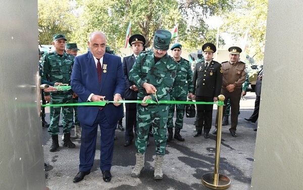 Эльчин Гулиев проверил состояние боевых пунктов на границе с Арменией - Sputnik Азербайджан