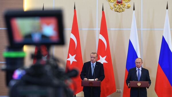 Президент РФ Владимир Путин и президент Турции Реджеп Тайип Эрдоган на пресс-конференции по итогам встречи - Sputnik Azərbaycan