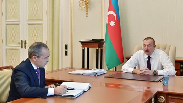 Президент Азербайджана Ильхам Алиев и министр экономики Азербайджана Микаил Джаббаров - Sputnik Азербайджан
