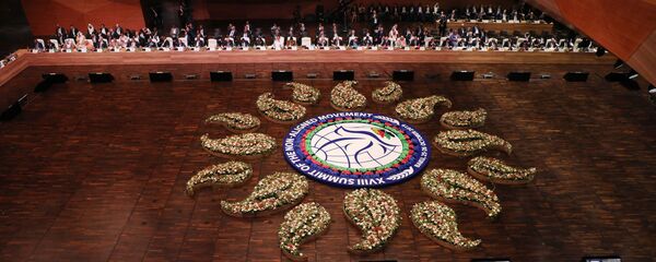 В Баку начал работу XVIII Саммит глав государств и правительств стран-членов Движения неприсоединения. В Баку начал работу XVIII Саммит глав государств и правительств стран-членов Движения неприсоединения. - Sputnik Азербайджан