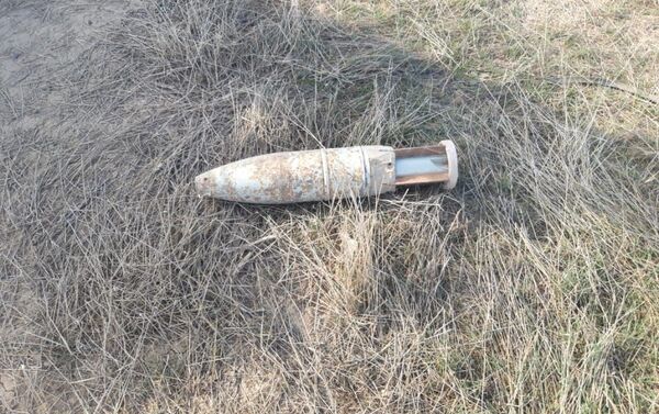 Специалисты ANAMA обнаружили опасный боевой снаряд - Sputnik Азербайджан