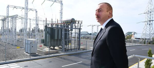 Prezident İlham Əliyev “Qəbələ” elektrik yarımstansiyasında yenidənqurmadan sonra yaradılan şəraitlə tanış olub Prezident İlham Əliyev “Qəbələ” elektrik yarımstansiyasında yenidənqurmadan sonra yaradılan şəraitlə tanış olub - Sputnik Азербайджан
