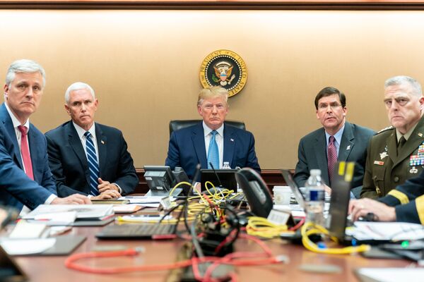 Трамп не наблюдал за операцией по ликвидации аль-Багдади - экс-фотограф Белого дома - Sputnik Азербайджан