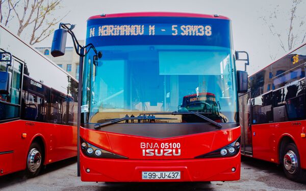В Баку привезены новые автобусы, отвечающие нормам экологического стандарта Евро-5 - Sputnik Азербайджан