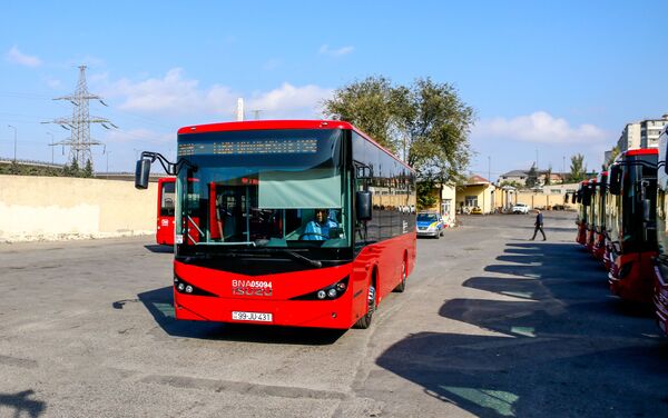 В Баку привезены новые автобусы, отвечающие нормам экологического стандарта Евро-5 - Sputnik Азербайджан