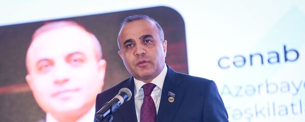 Millət vəkili Azay Quliyev Bakıda Sürətli Əlaqələndirmə və Layihələri İdaretmə Sisteminin təqdimatında - Sputnik Азербайджан