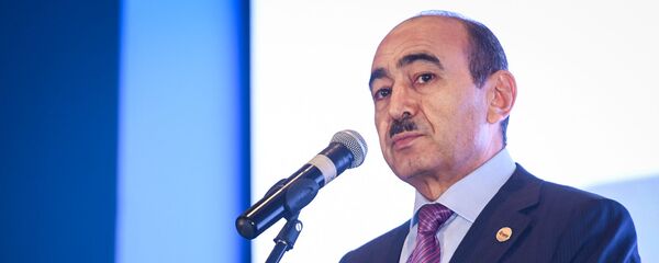 Prezident Administrasiyasının İctimai-siyasi şöbəsinin müdiri Əli Həsənov Bakıda Sürətli Əlaqələndirmə və Layihələri İdaretmə Sisteminin təqdimatında - Sputnik Азербайджан
