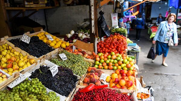 Продажа овощей и фруктов, фото из архива - Sputnik Азербайджан