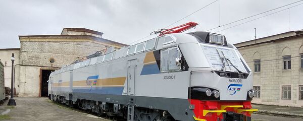 Грузовой локомотив компании Alstom в Баку Грузовой локомотив компании Alstom в Баку - Sputnik Азербайджан