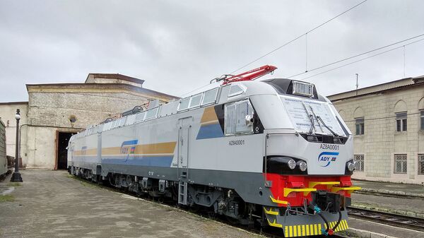 Грузовой локомотив компании Alstom в Баку - Sputnik Азербайджан
