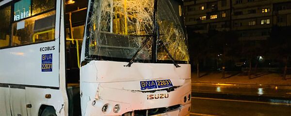 На месте ДТП двух автобусов в Баку - Sputnik Азербайджан