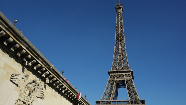 Эйфелева башня и мост Йены в Париже. - Sputnik Азербайджан