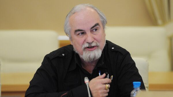 Политолог, главный редактор журнала Проблемы национальной стратегии Аждар Куртов - Sputnik Азербайджан