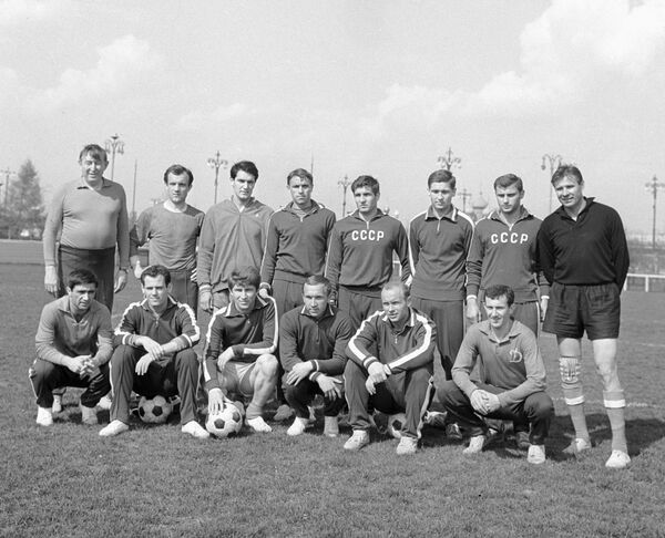 Цена победы – 10 франков: как сборная СССР осталась без финала ЕВРО-1968 Цена победы – 10 франков: как сборная СССР осталась без финала ЕВРО-1968 - Sputnik Азербайджан