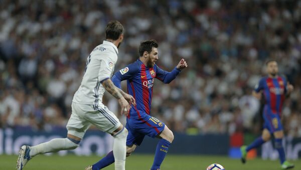 Barselonanın hücumçusu Lionel Messi və Madrid Realının müdafiəçisi Serxio Ramos - Sputnik Azərbaycan