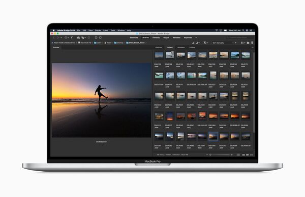 Apple заменил старый MacBook Pro 15 на 16–дюймовый аналог - Sputnik Азербайджан