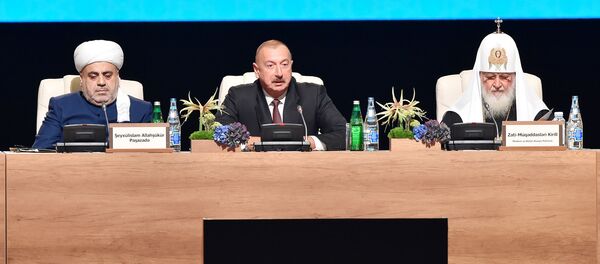 Президент Ильхам Алиев и Первая леди Мехрибан Алиева приняли участие во II Саммите мировых религиозных лидеров в Баку Президент Ильхам Алиев и Первая леди Мехрибан Алиева приняли участие во II Саммите мировых религиозных лидеров в Баку - Sputnik Азербайджан