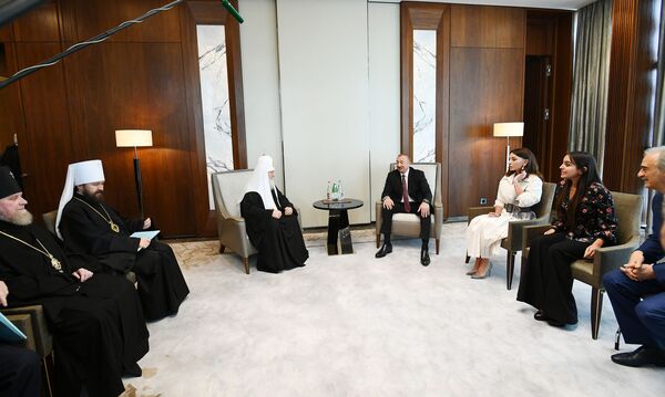 Президент Алиев встретился с Патриархом Кириллом Президент Алиев встретился с Патриархом Кириллом - Sputnik Азербайджан