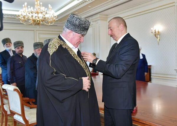 Президент Алиев: межрелигиозный диалог на Кавказе важен и для России, и для Азербайджана Президент Алиев: межрелигиозный диалог на Кавказе важен и для России, и для Азербайджана - Sputnik Азербайджан