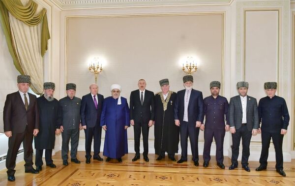 Президент Алиев: межрелигиозный диалог на Кавказе важен и для России, и для Азербайджана Президент Алиев: межрелигиозный диалог на Кавказе важен и для России, и для Азербайджана - Sputnik Азербайджан
