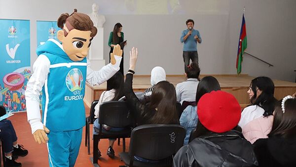 Студентов ADRA проинформировали о волонтерской программе ЕВРО-2020 - Sputnik Азербайджан