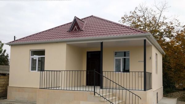 Министерство труда и социальной защиты населения предоставило семьям шехидов и инвалидам Карабахской войны 41 частный дом в девяти районах страны - Sputnik Азербайджан