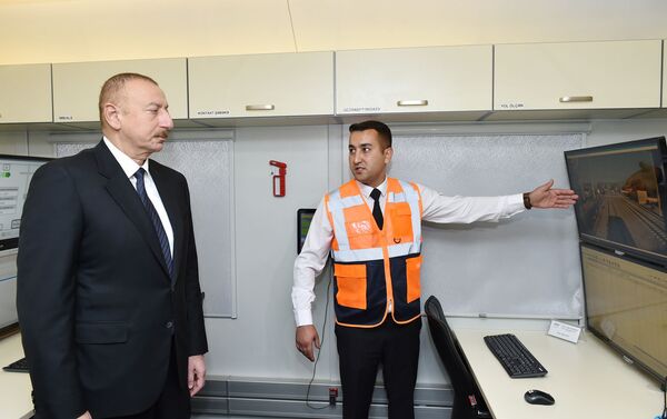 Президент Ильхам Алиев отправился на поезде со станции Пиршаги на станцию Забрат-2 - Sputnik Азербайджан