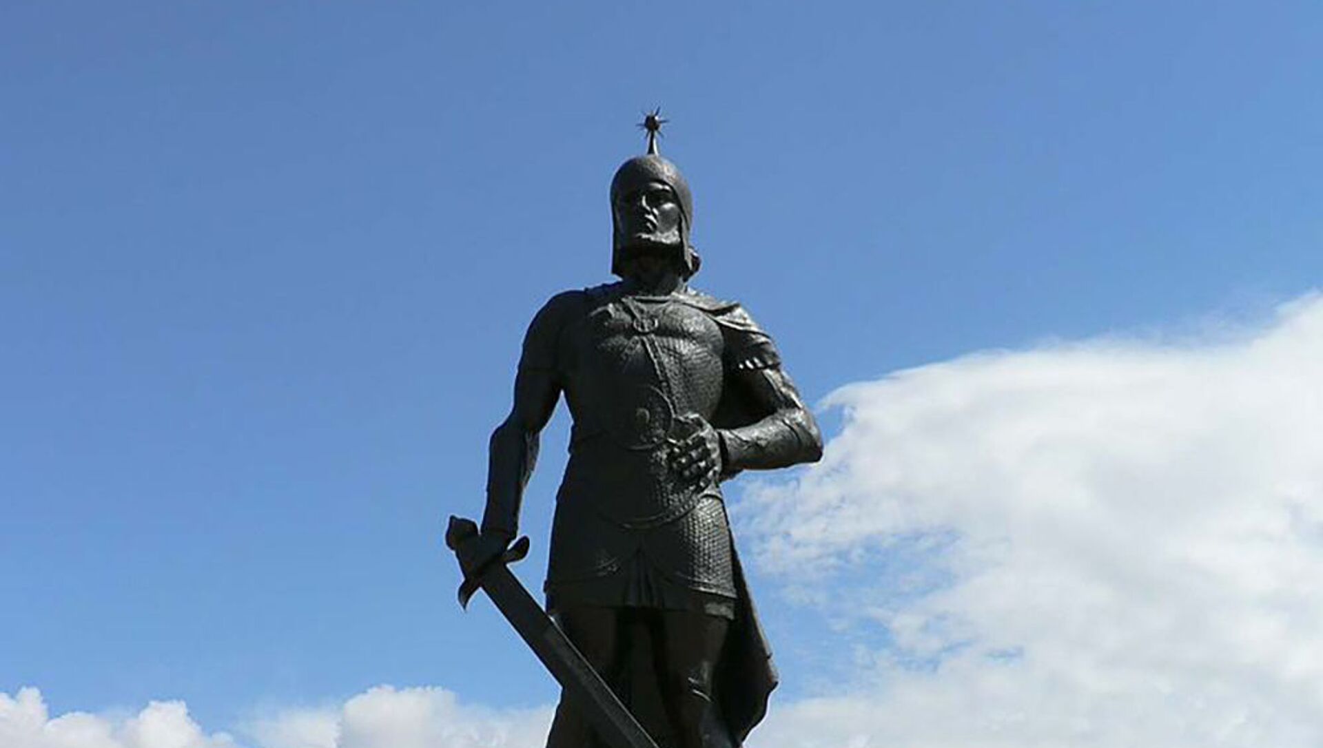 Памятник Бабеку в городе Бабек - Sputnik Азербайджан, 1920, 28.04.2021