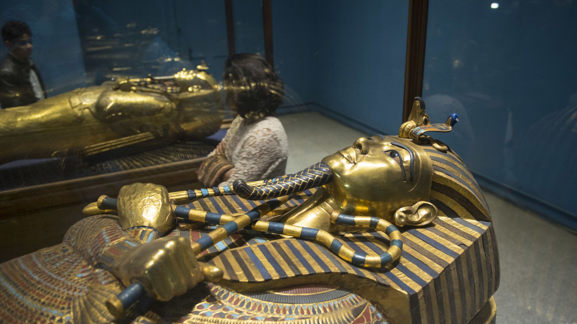 Саркофаг фараона Тутанхамона в Каирском музее - Sputnik Азербайджан, 1920, 07.01.2024
