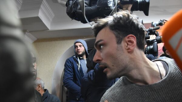 Сторонники задержанных в Тбилиси попытались прорваться в зал суда во время процесса - Sputnik Азербайджан