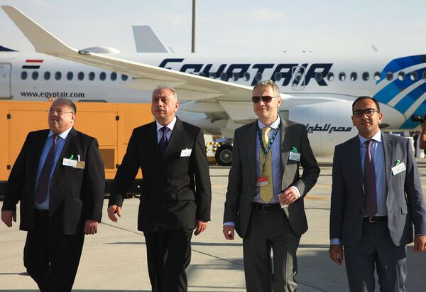 Авиасалон в Дубае: AZAL присматривается к новым Airbus Авиасалон в Дубае: AZAL присматривается к новым Airbus - Sputnik Азербайджан