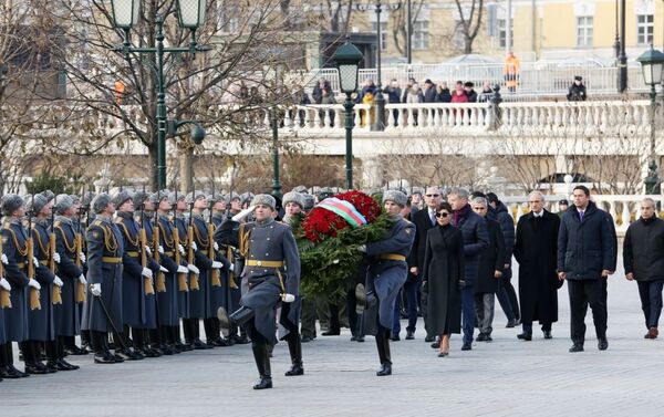 Первый вице-президент Мехрибан Алиева посетила в Москве Могилу Неизвестного солдата - Sputnik Азербайджан