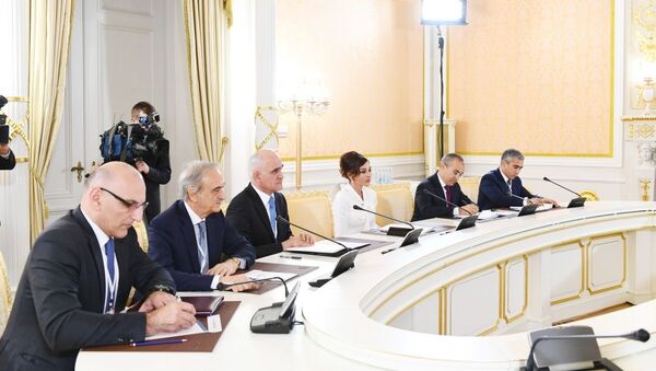 Первый вице-президент Мехрибан Алиева встретилась с премьер-министром России Дмитрием Медведевым - Sputnik Азербайджан